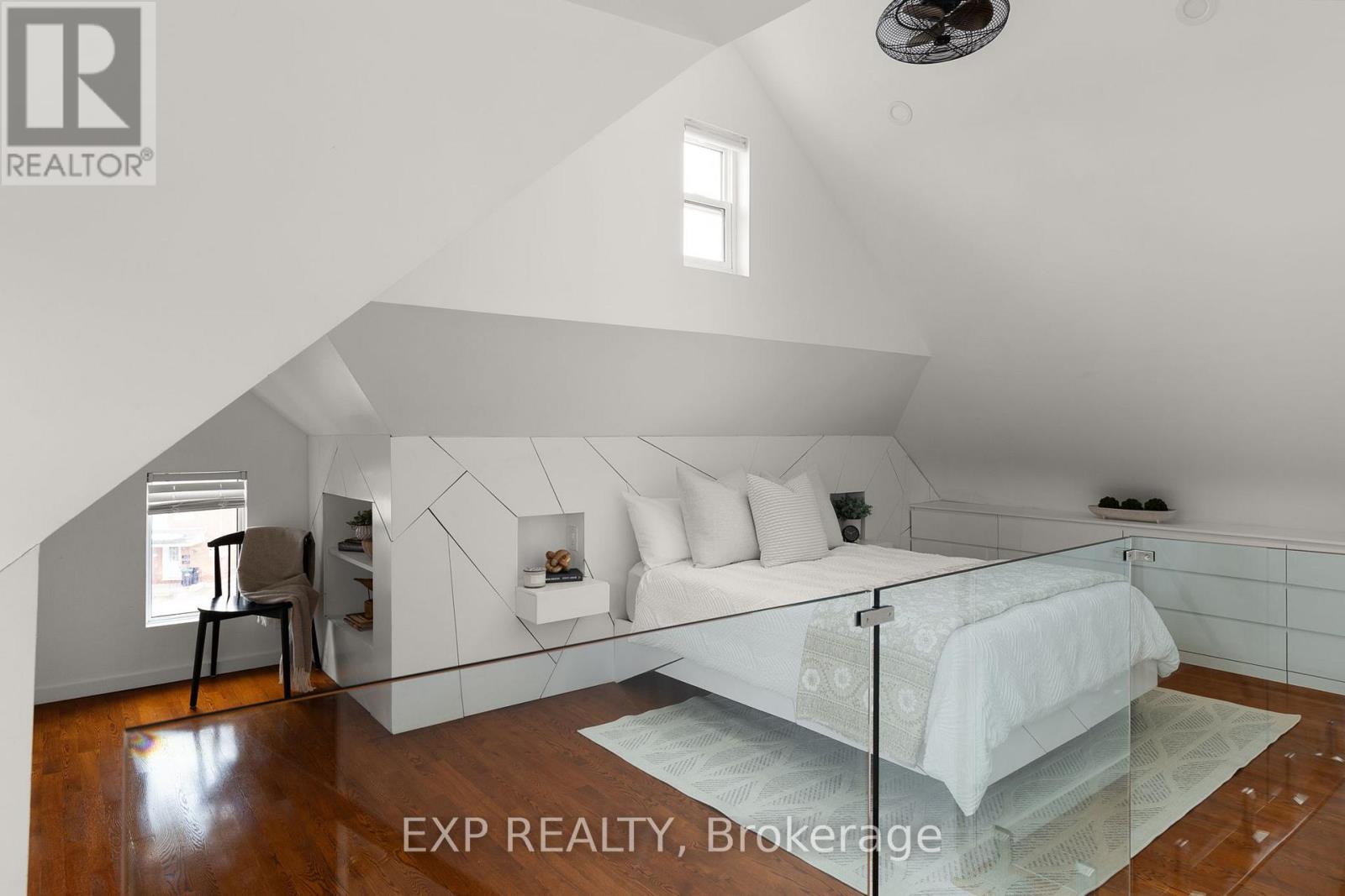 36 SOPHIA STREET W - 23