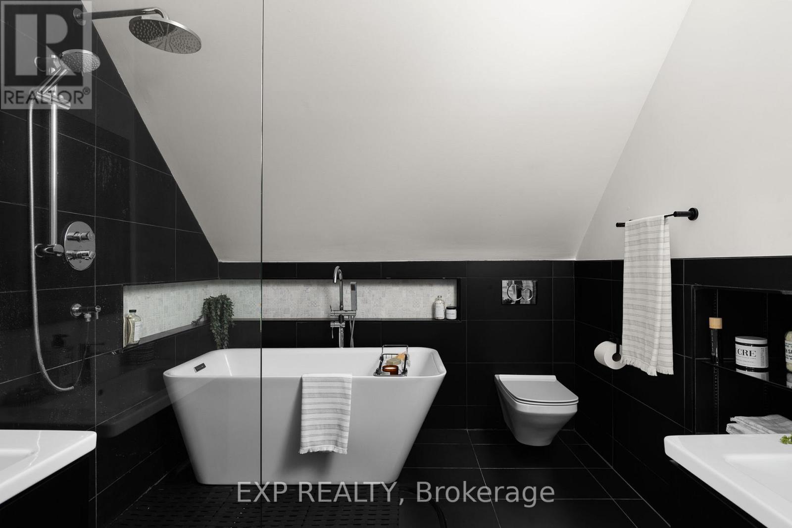 36 SOPHIA STREET W - 25
