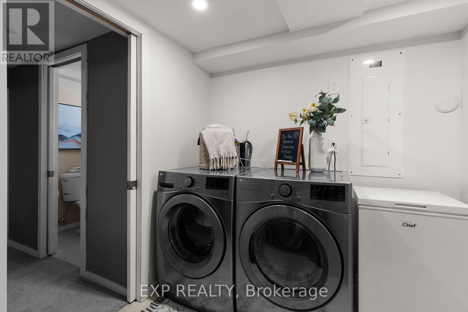 36 SOPHIA STREET W - 34