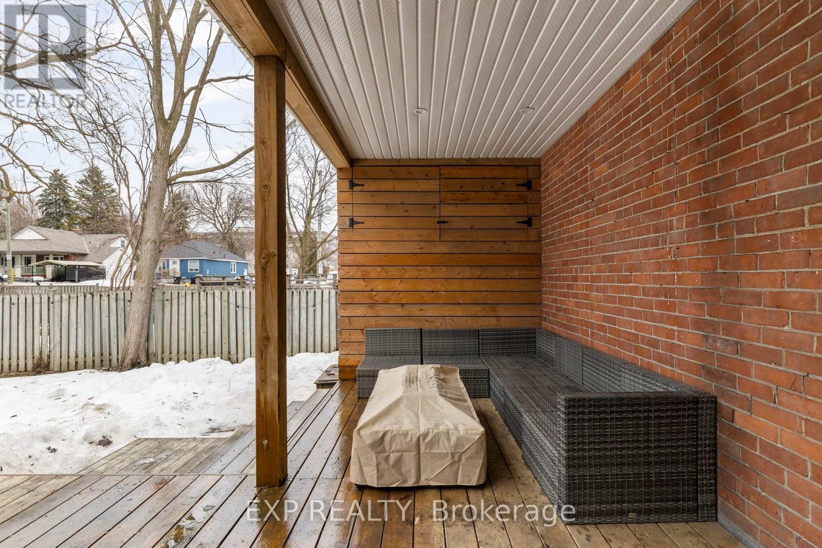 36 SOPHIA STREET W - 37