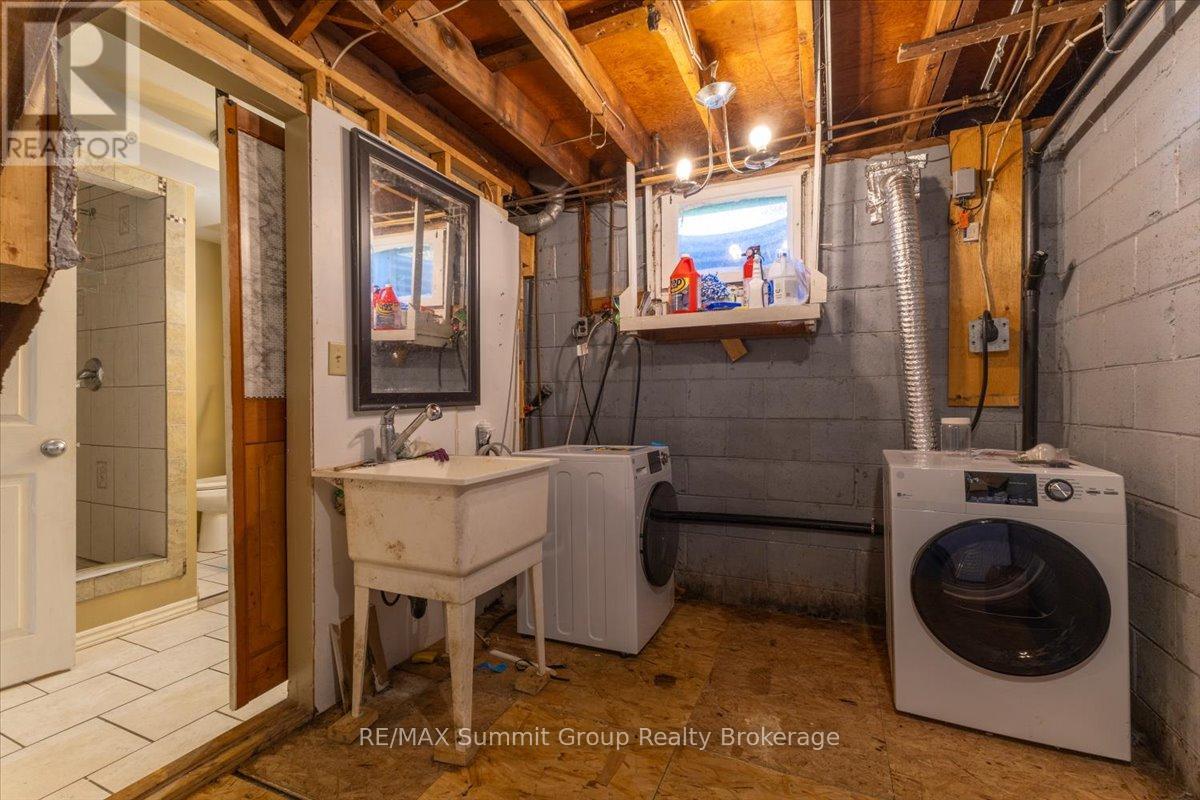162 MAIN STREET E - 18