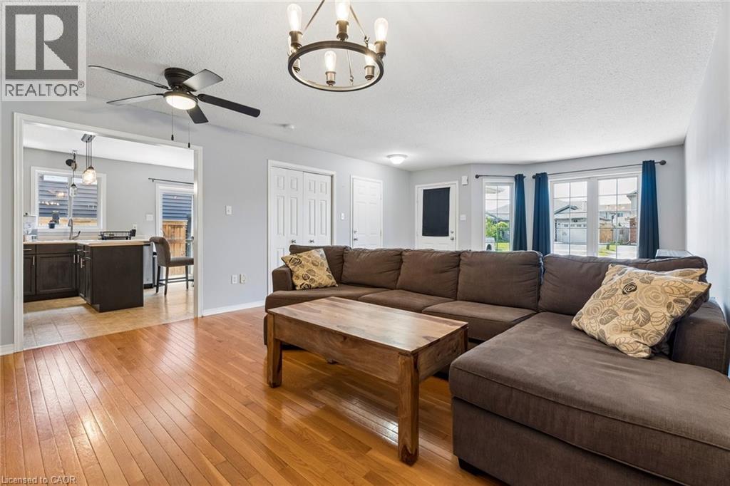 56 GOLDEN ACRES Drive - Image 3