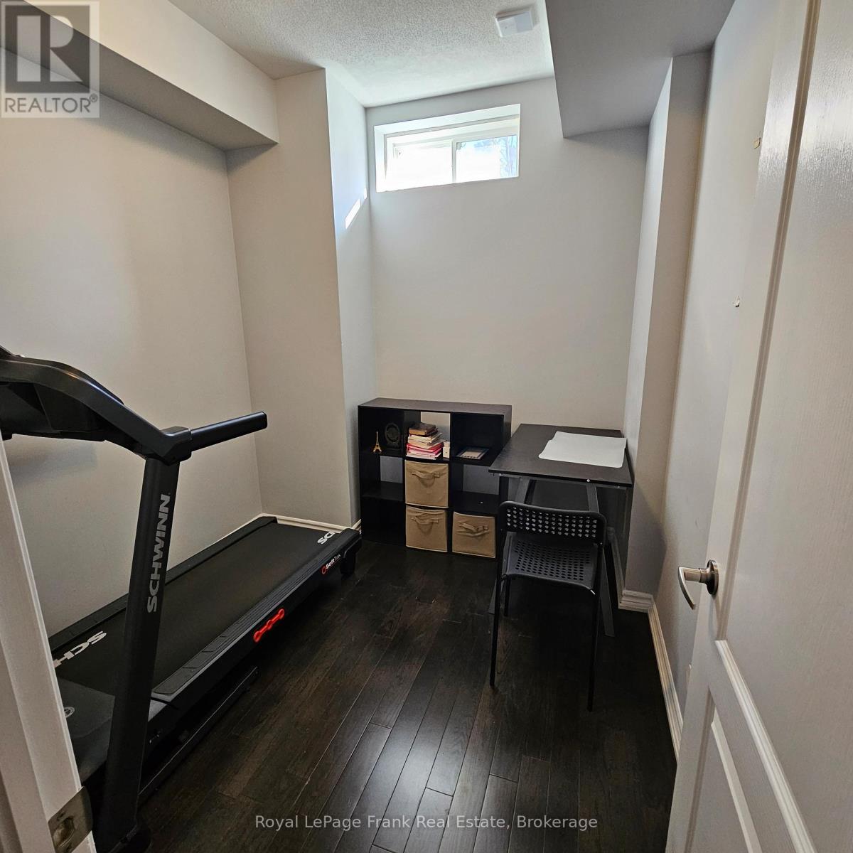 41 MILSON CRESCENT - 19