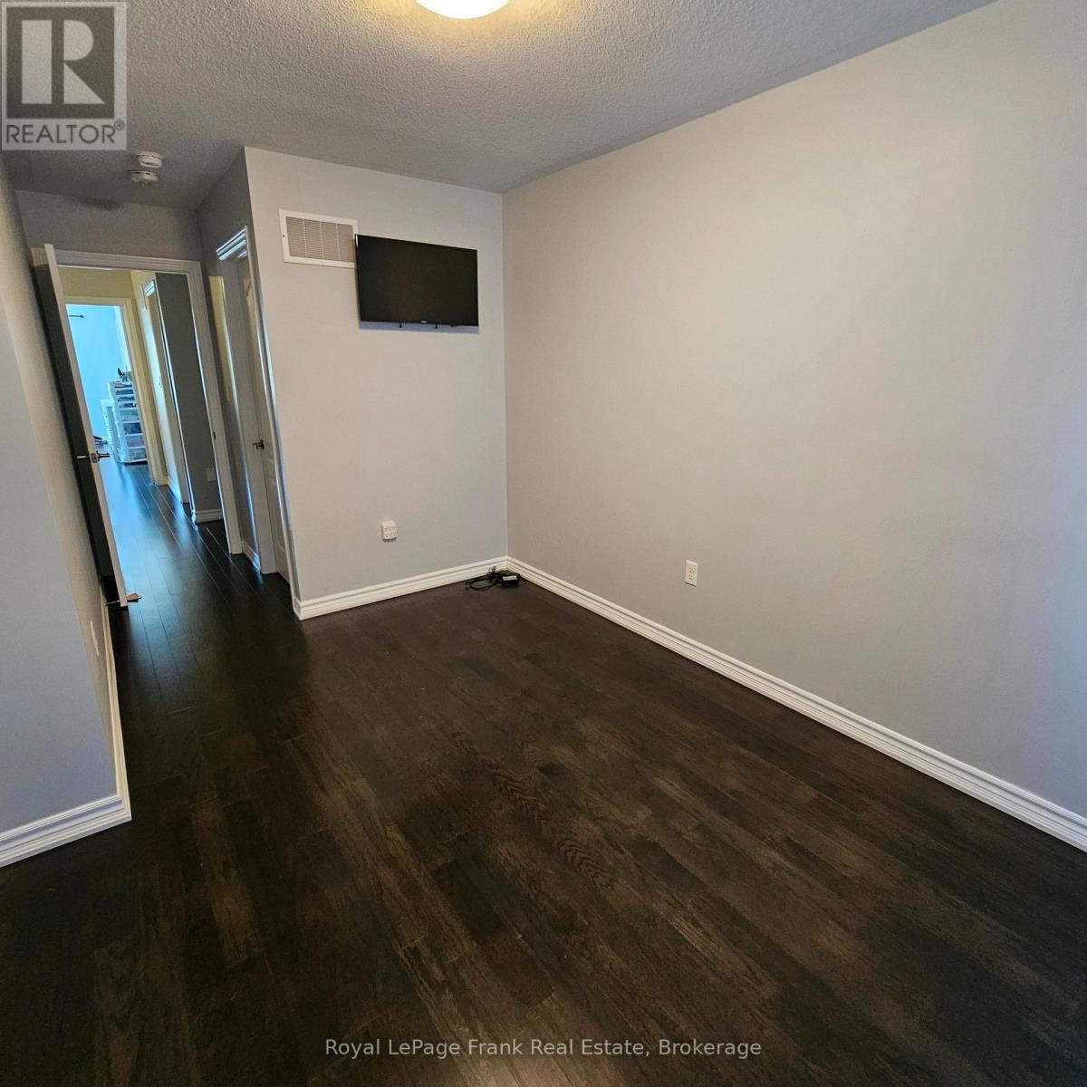 41 MILSON CRESCENT - 21