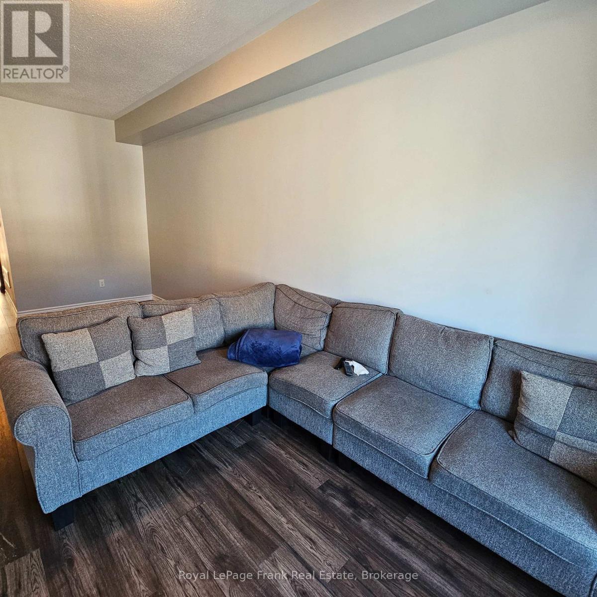41 MILSON CRESCENT - 4