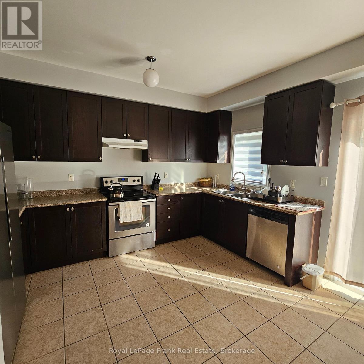 41 MILSON CRESCENT - 5