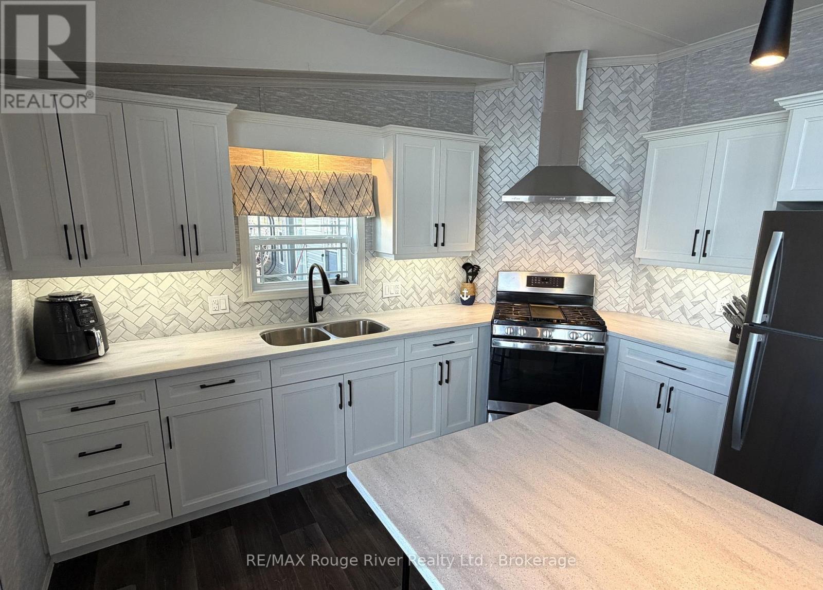 #C31 160 TERRACE ROAD - 20