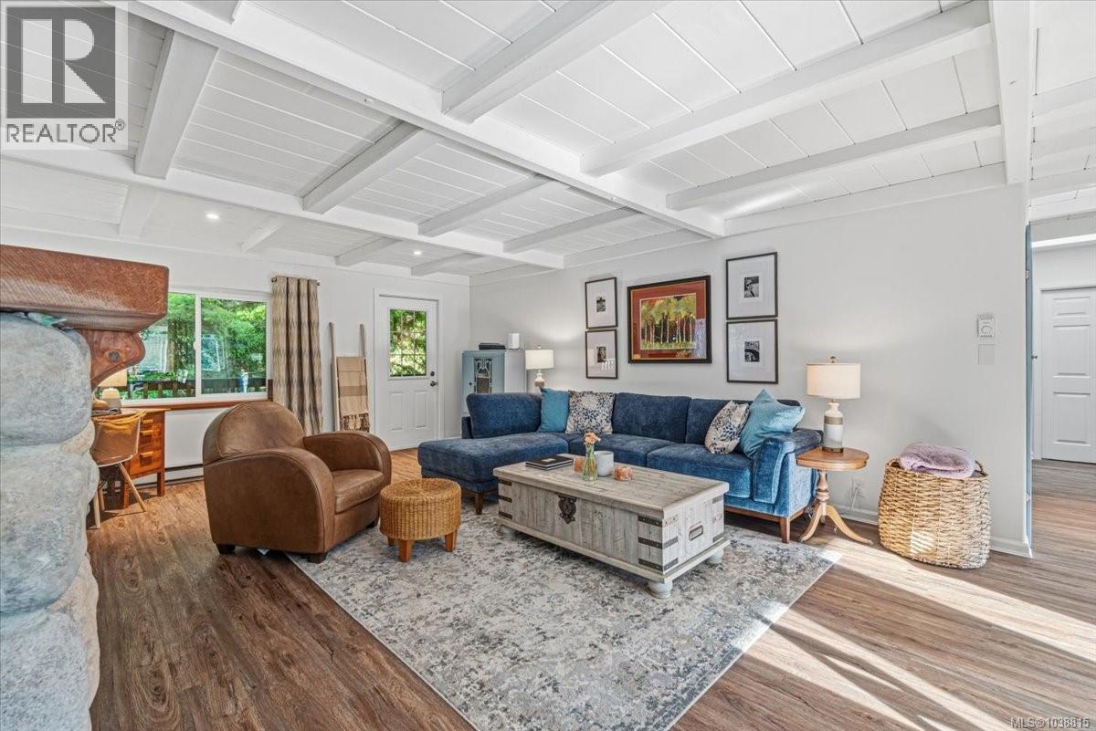 324 Chester Rd, Qualicum Beach