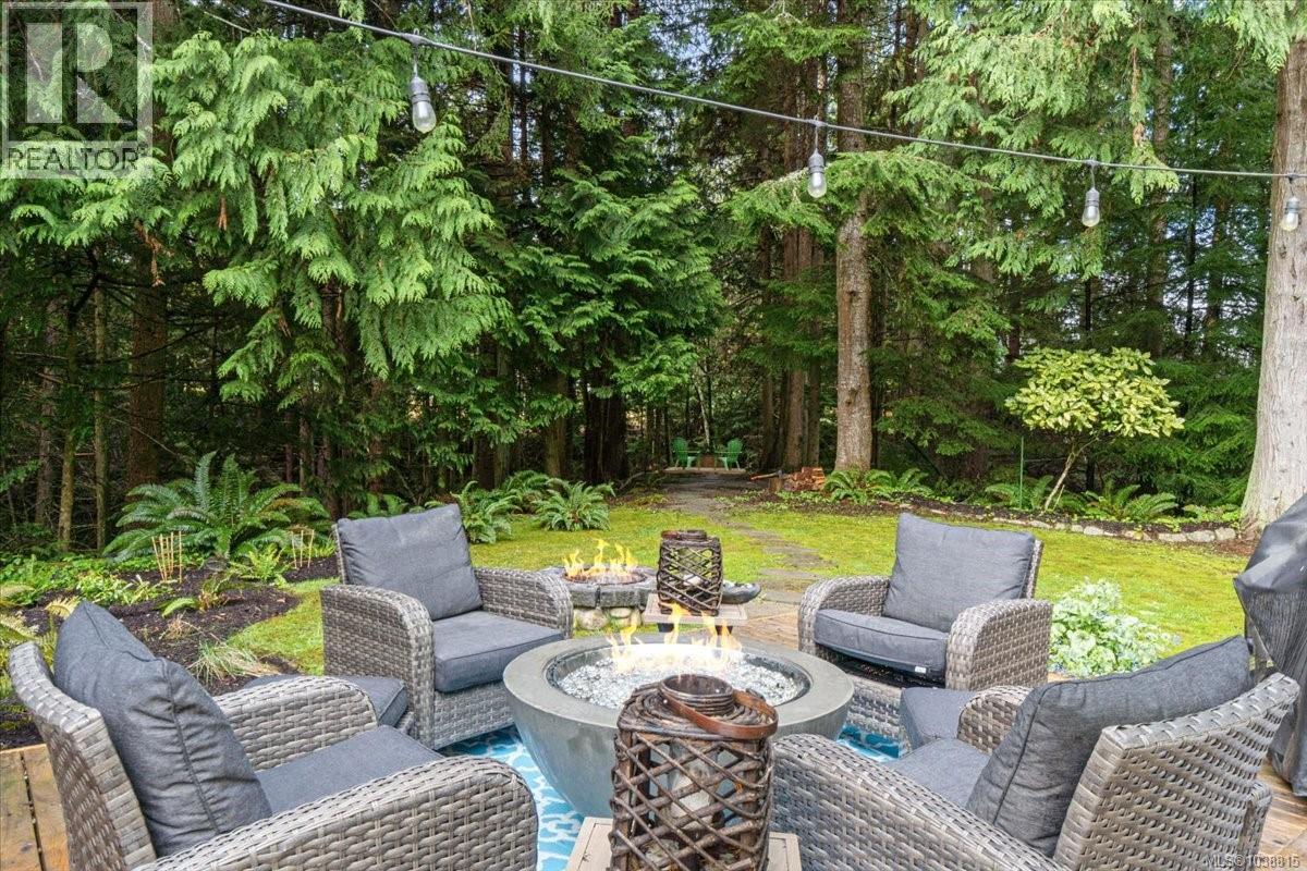 324 Chester Rd, Qualicum Beach