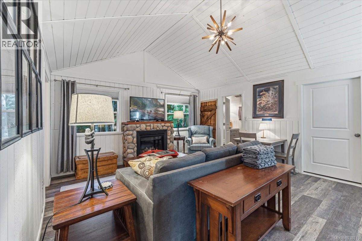 324 Chester Rd, Qualicum Beach