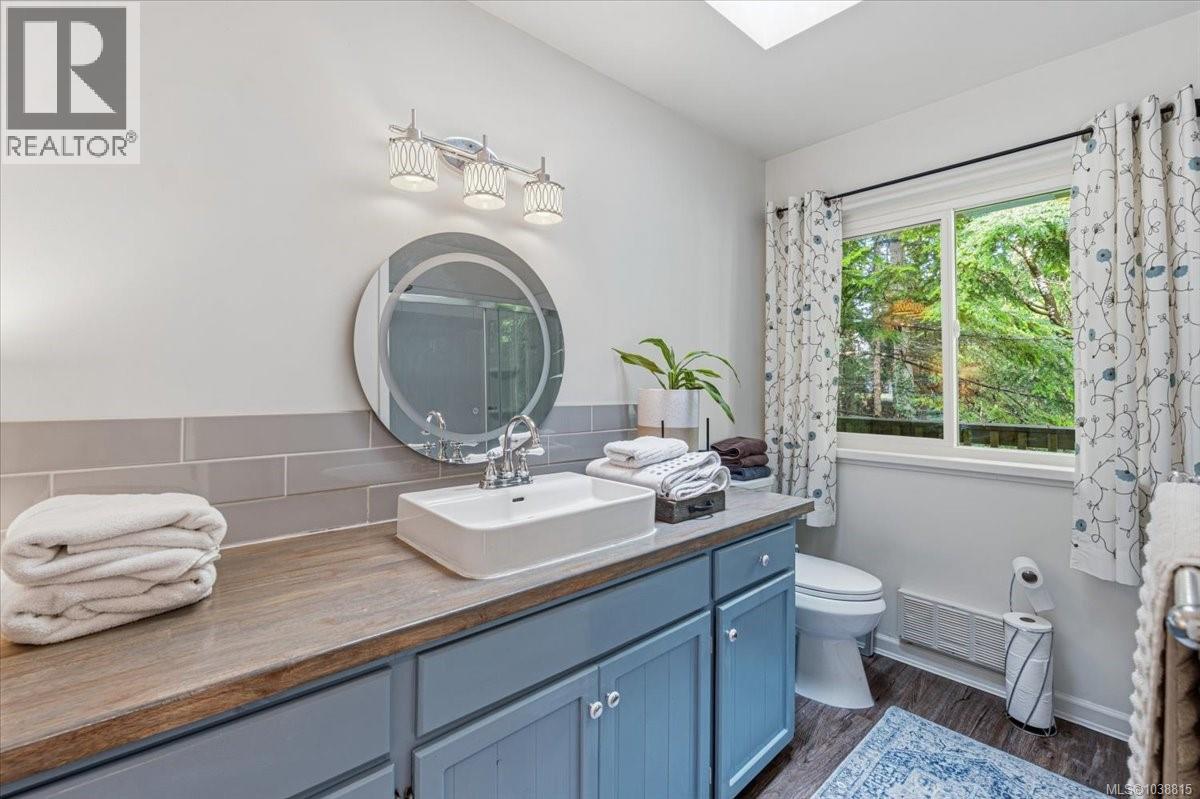 324 Chester Rd, Qualicum Beach