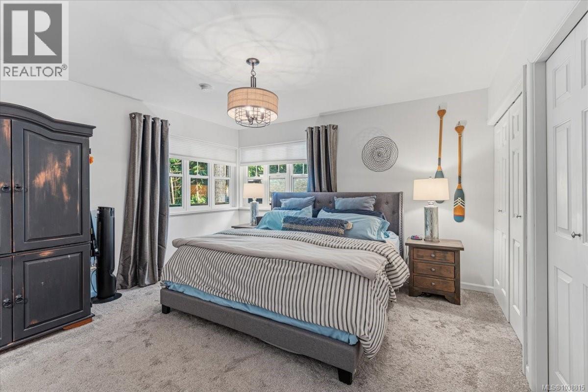 324 Chester Rd, Qualicum Beach
