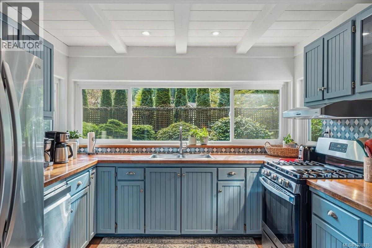 324 Chester Rd, Qualicum Beach