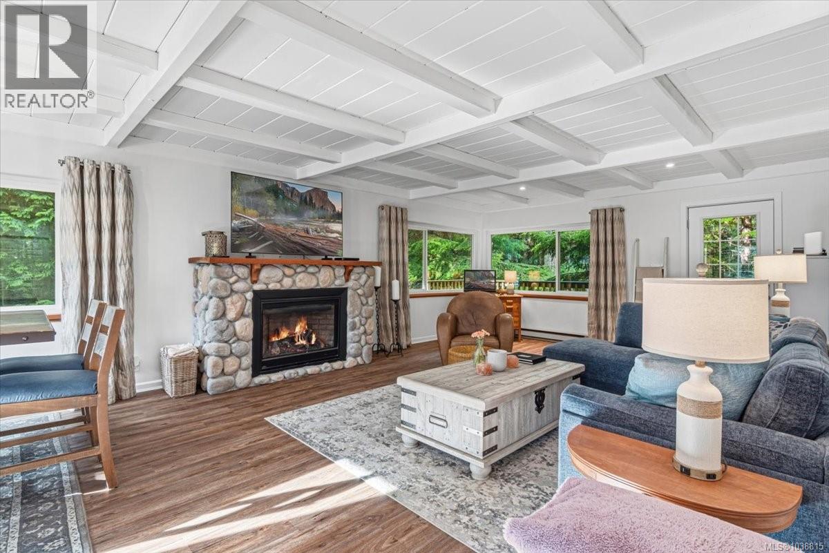 324 Chester Rd, Qualicum Beach