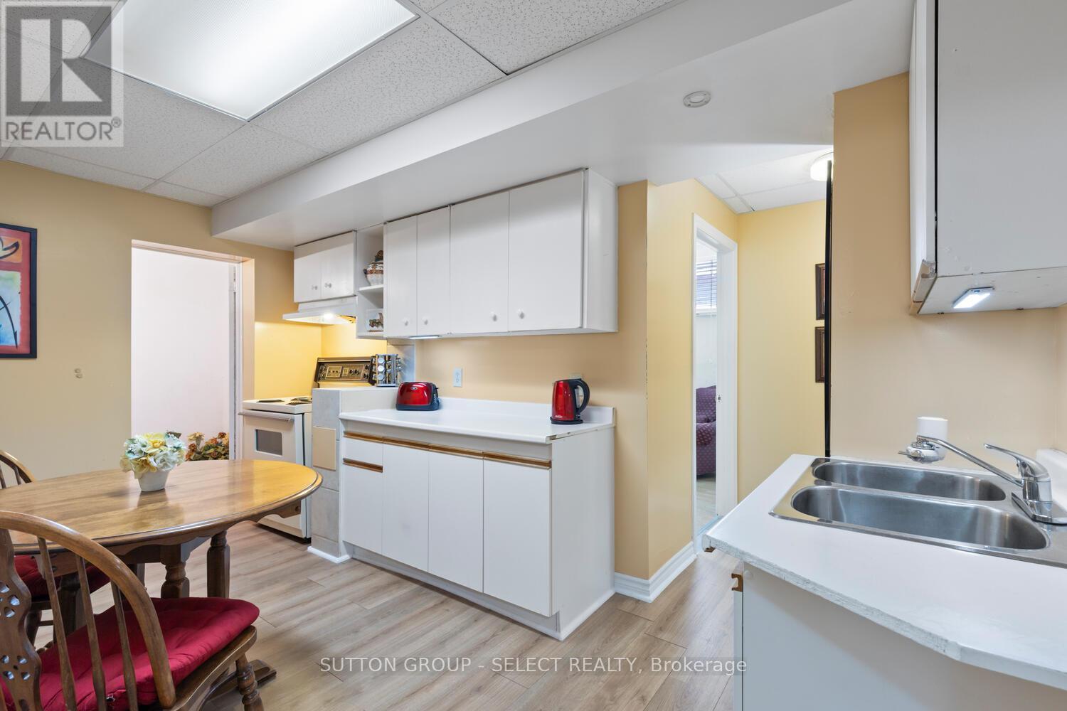 487 JEFFREYBROOK CLOSE - 29