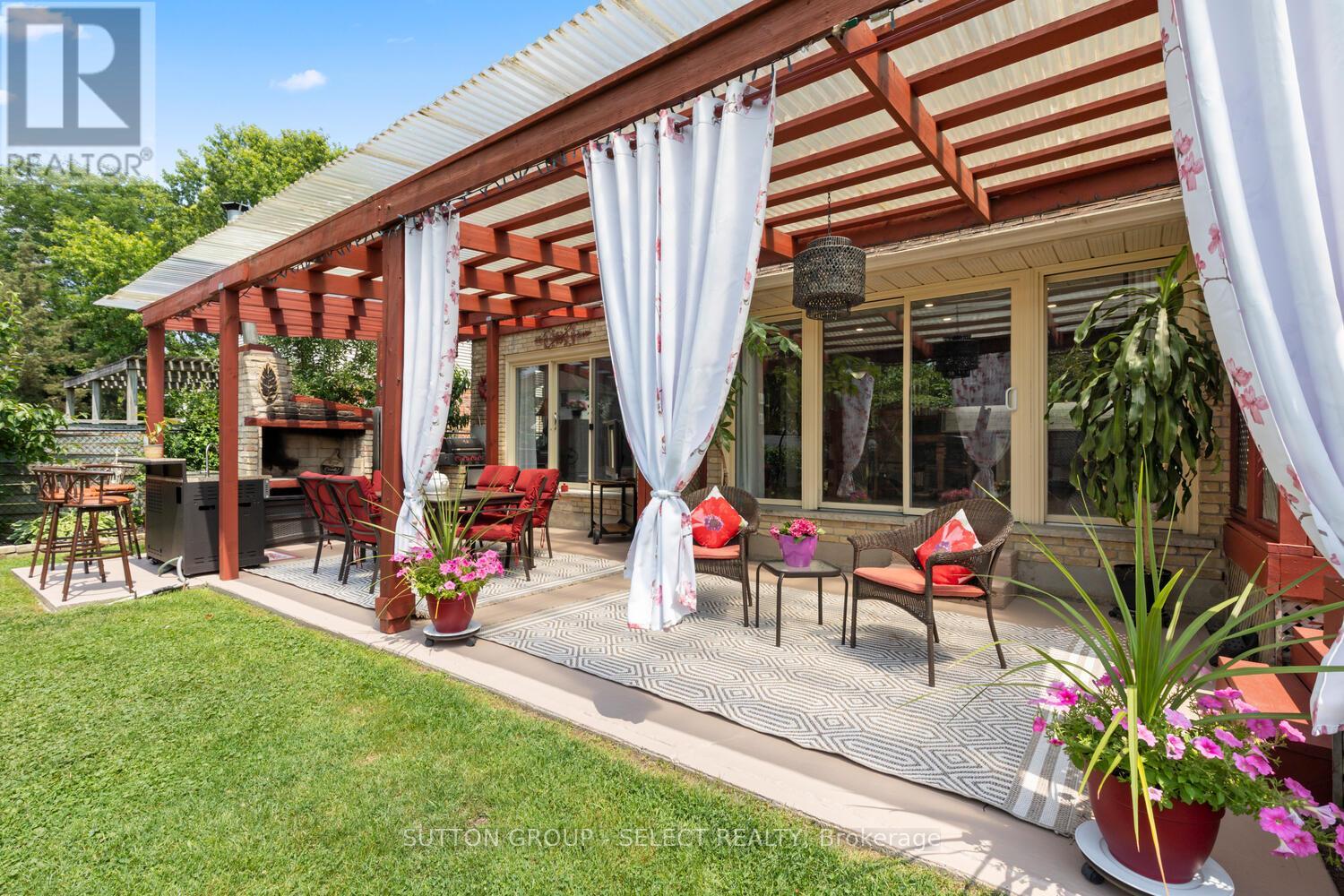487 JEFFREYBROOK CLOSE - 35