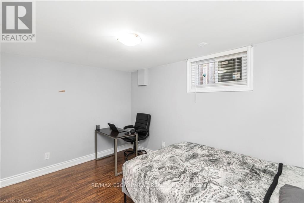 33 ALDERNEY AVENUE - 32