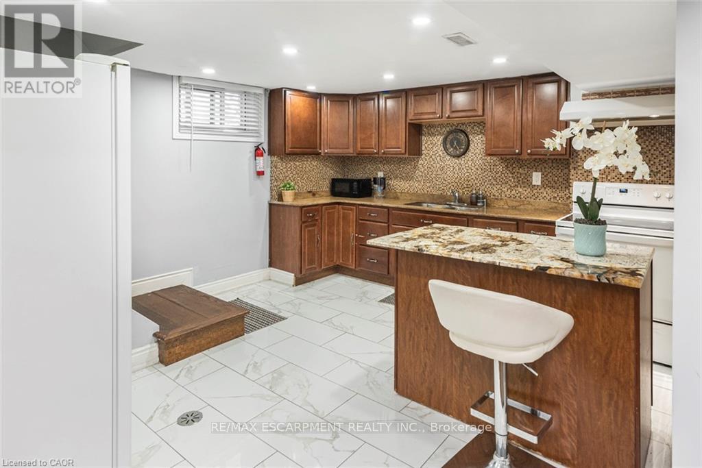 33 ALDERNEY AVENUE - 36