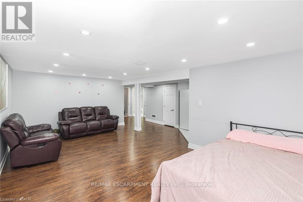 33 ALDERNEY AVENUE - 41