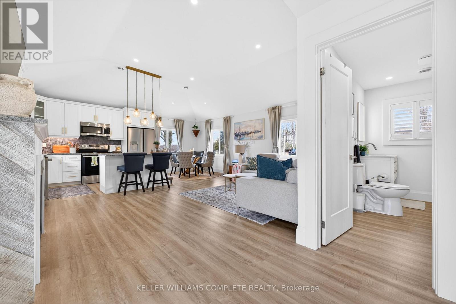 2525 VIMY ROAD - 18