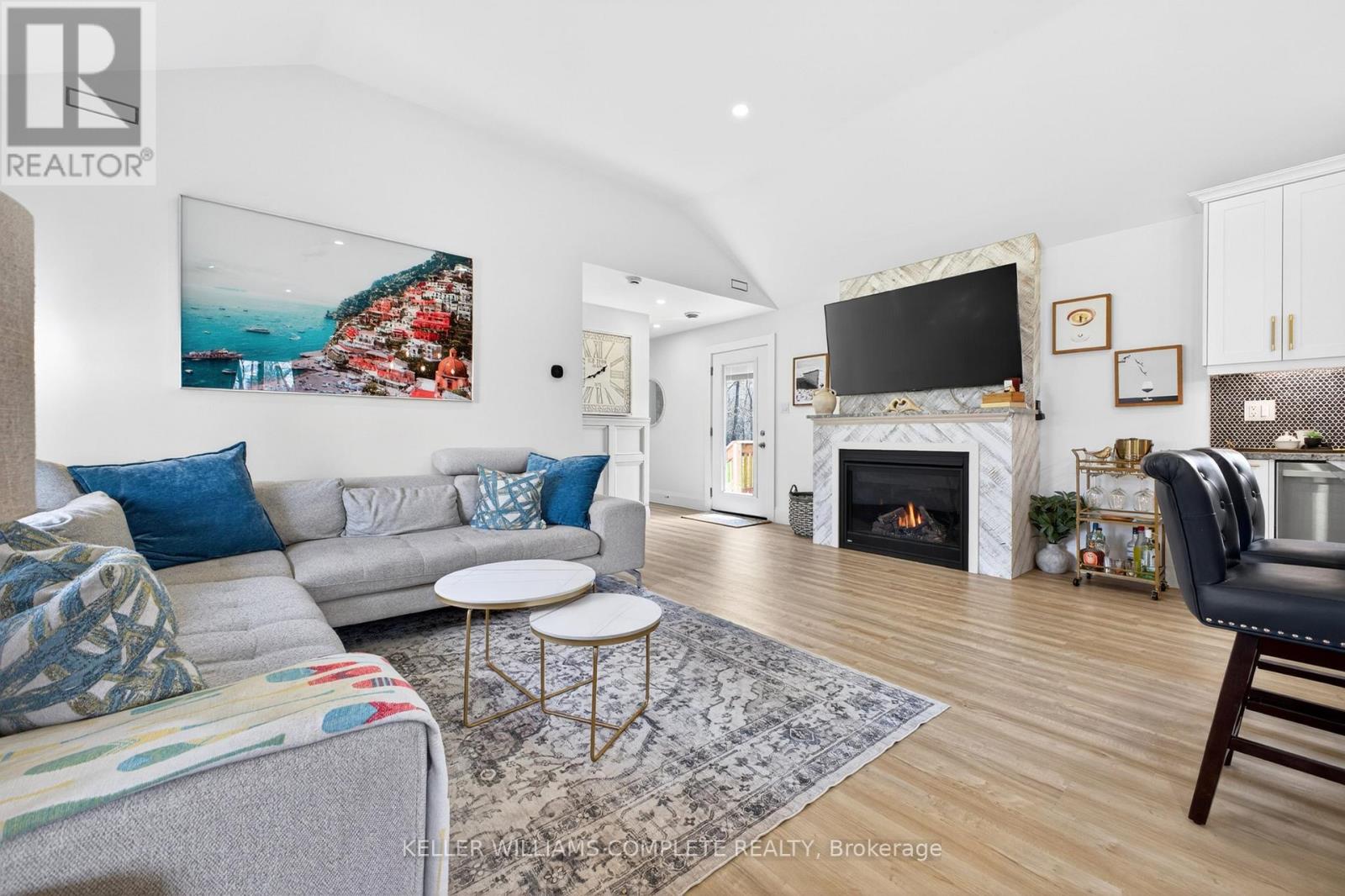 2525 VIMY ROAD - 29