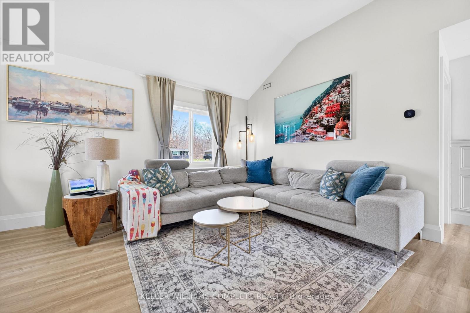 2525 VIMY ROAD - 21