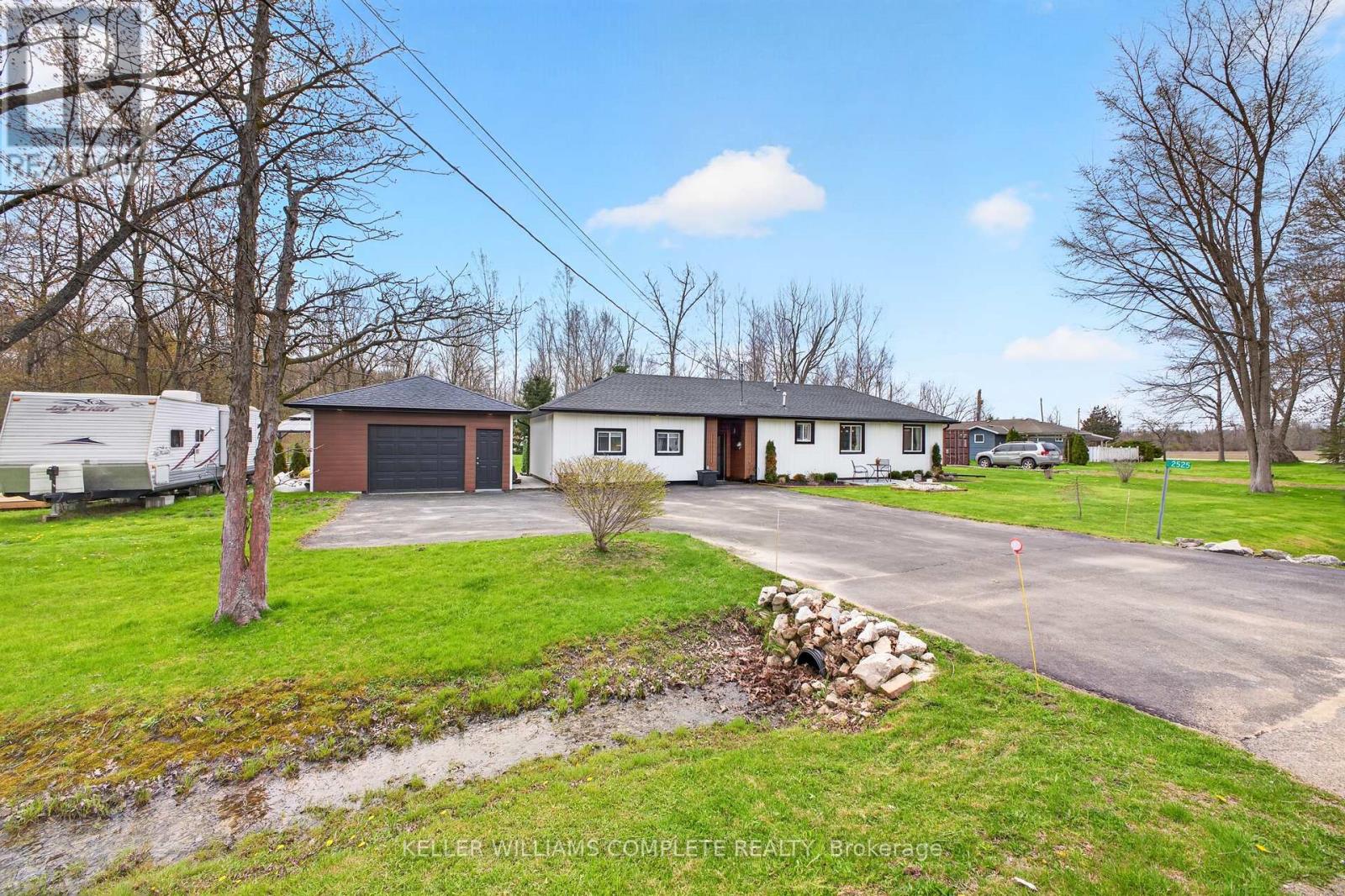 2525 VIMY ROAD - 4
