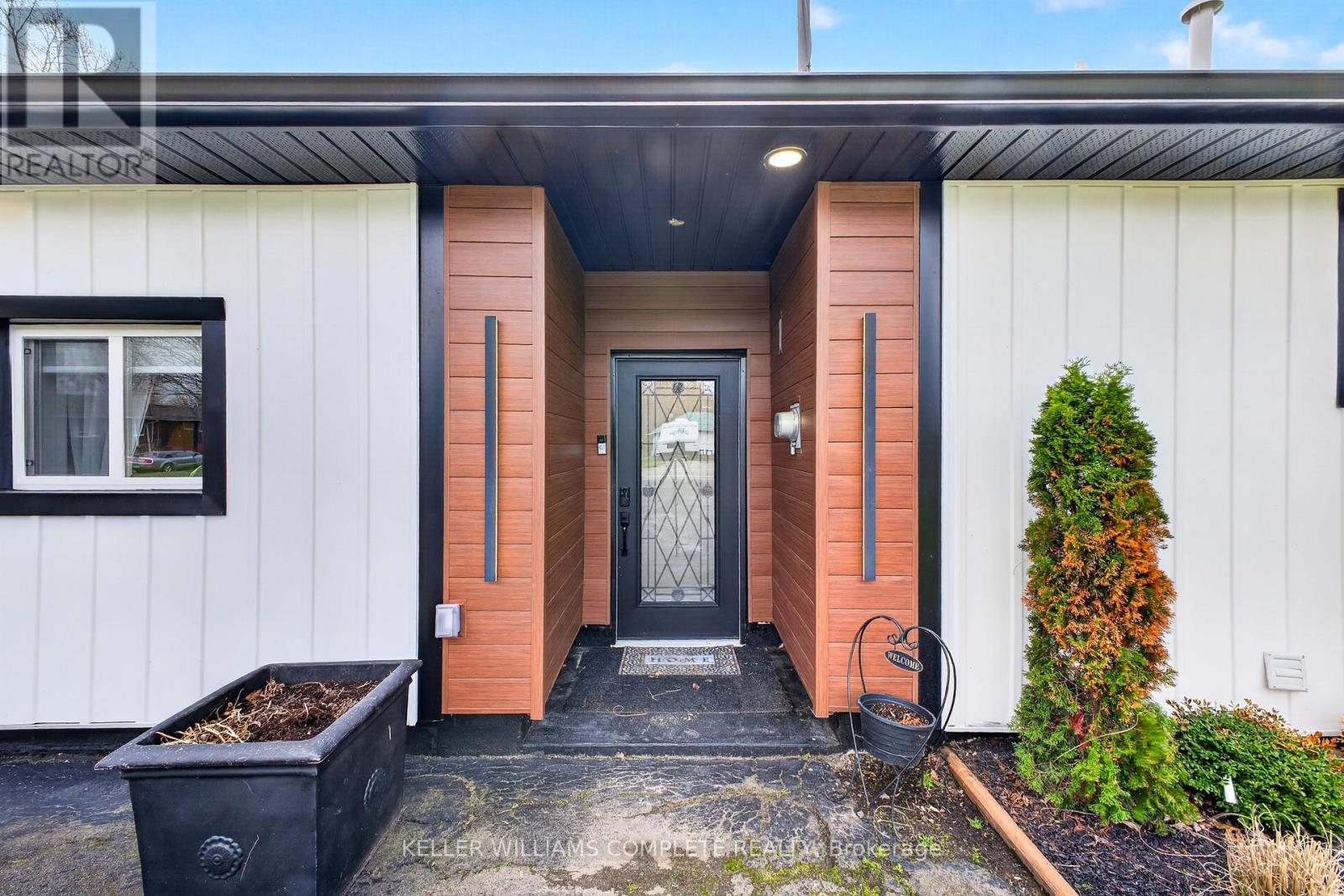 2525 VIMY ROAD - 6