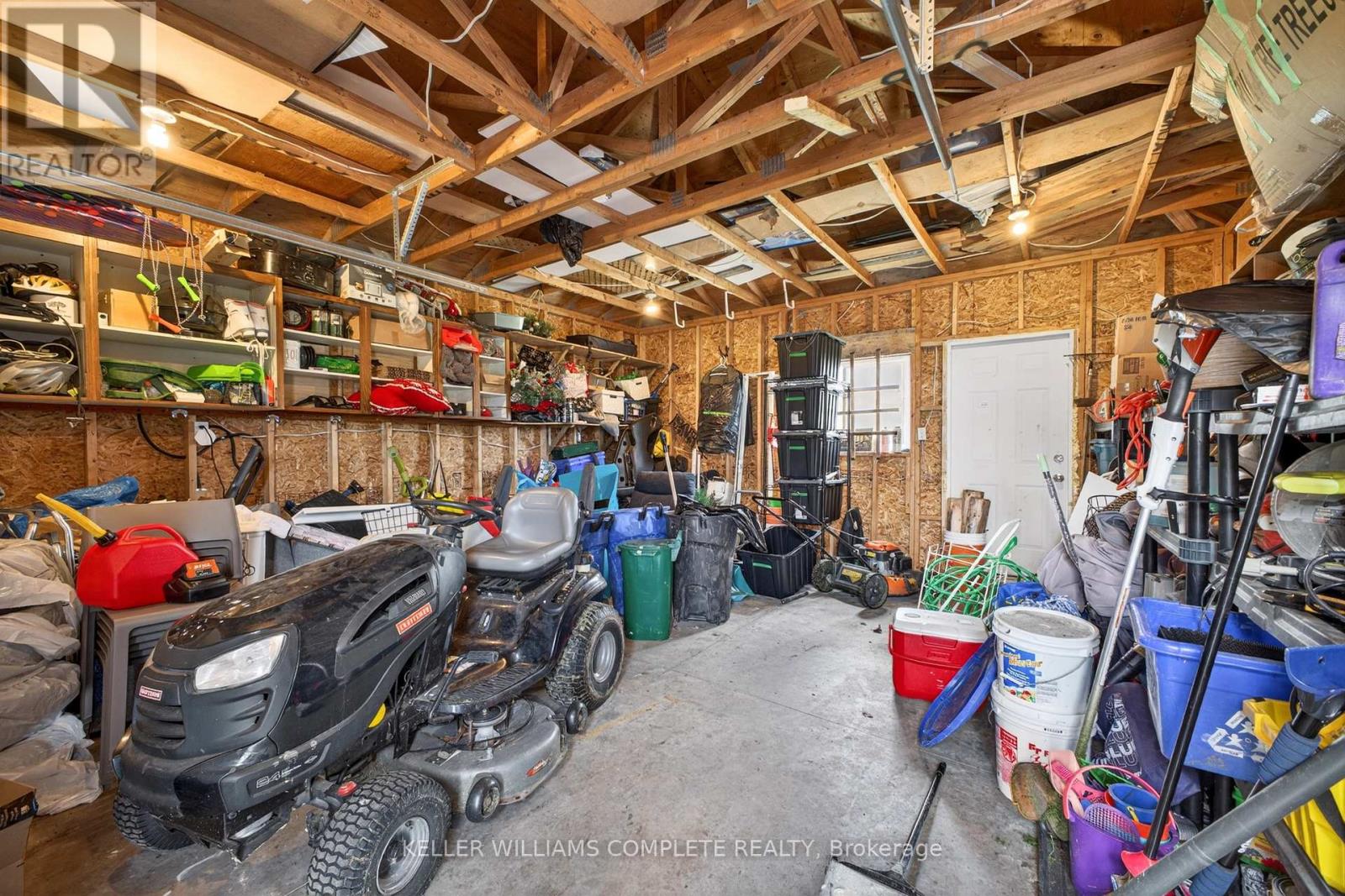 2525 VIMY ROAD - 40