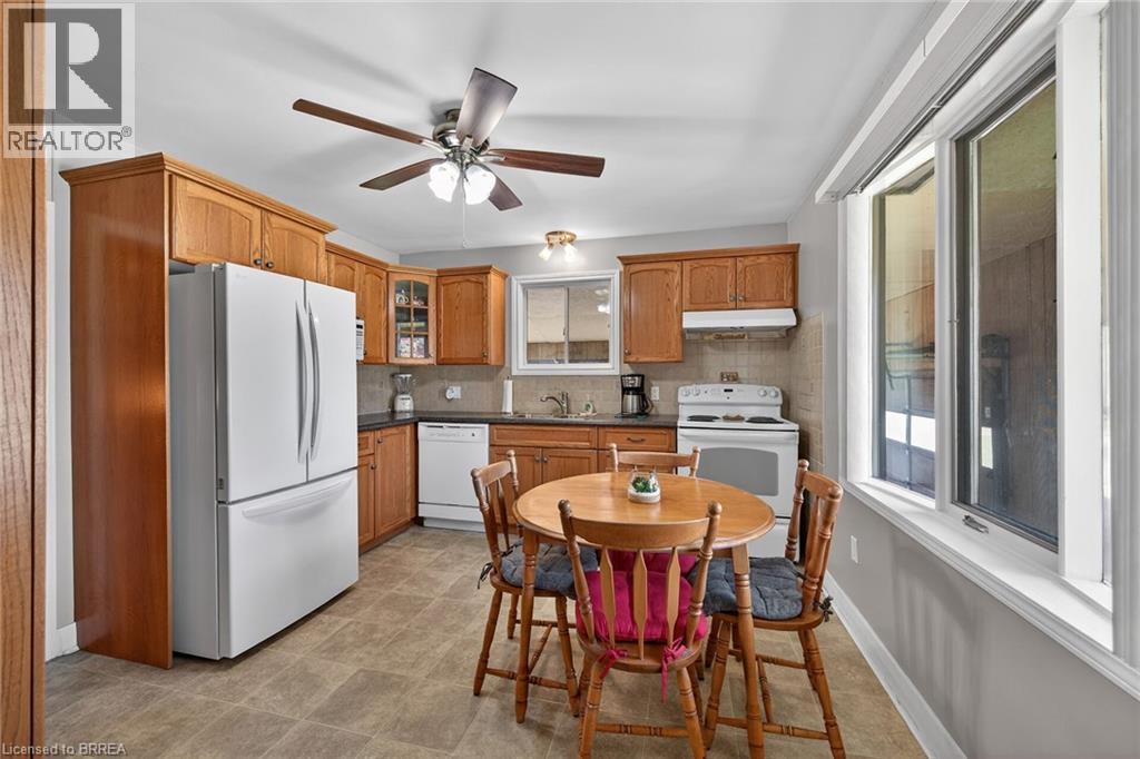 396 BROCK Street - 11
