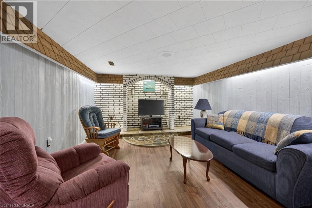 396 BROCK Street - 25