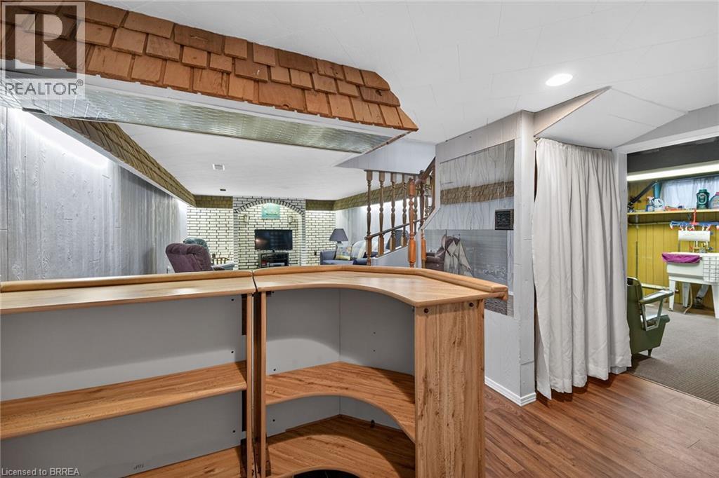 396 BROCK Street - 27