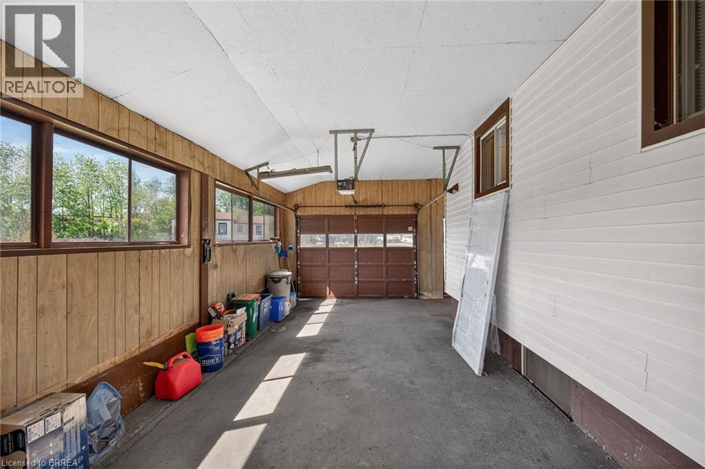 396 BROCK Street - 33