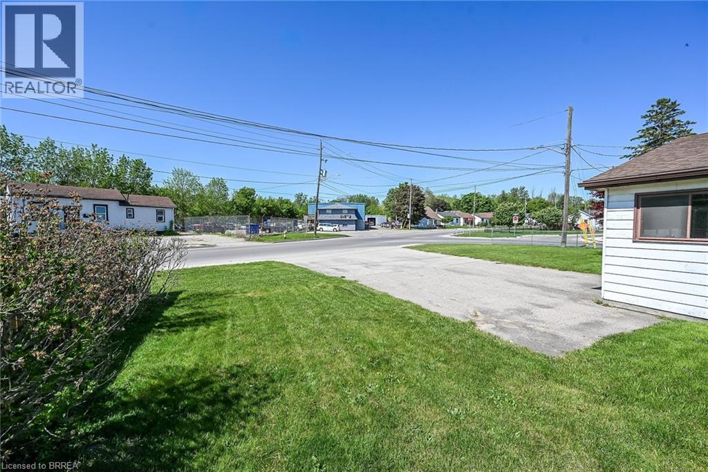 396 BROCK Street - 40