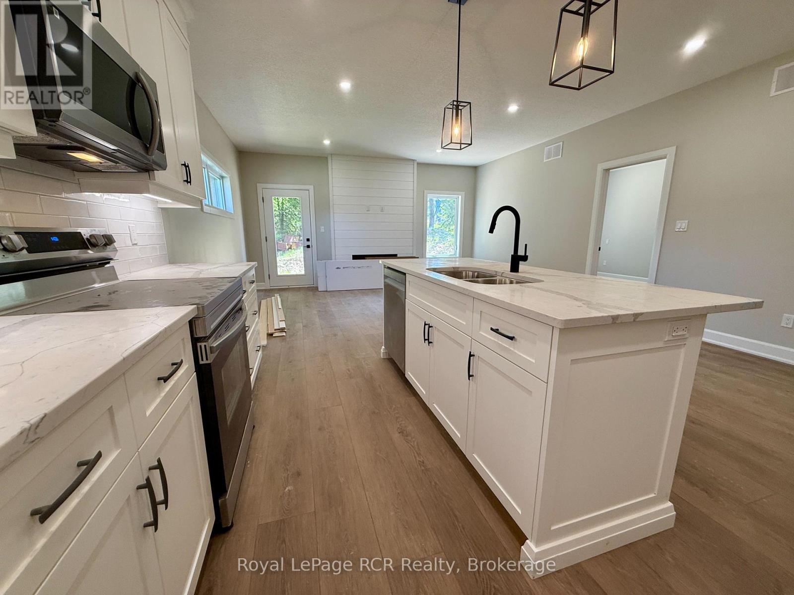 86 GRIFFITH STREET - 12