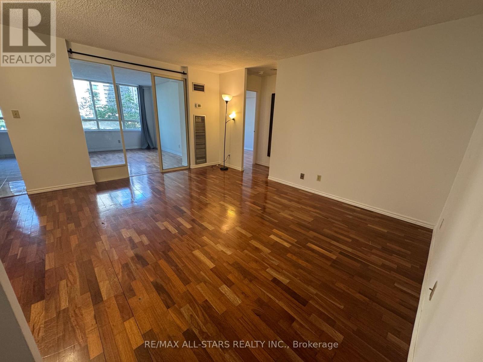 #503 633 BAY STREET - 40