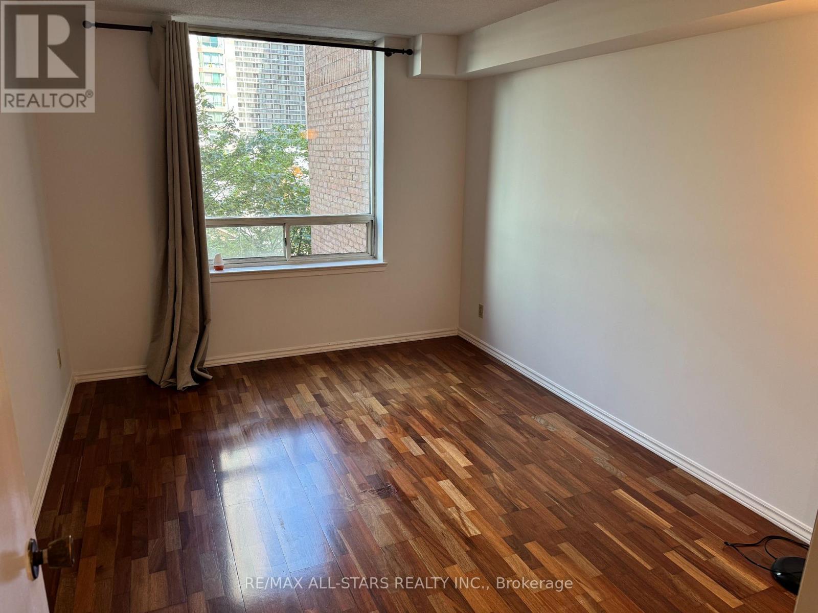 #503 633 BAY STREET - 37