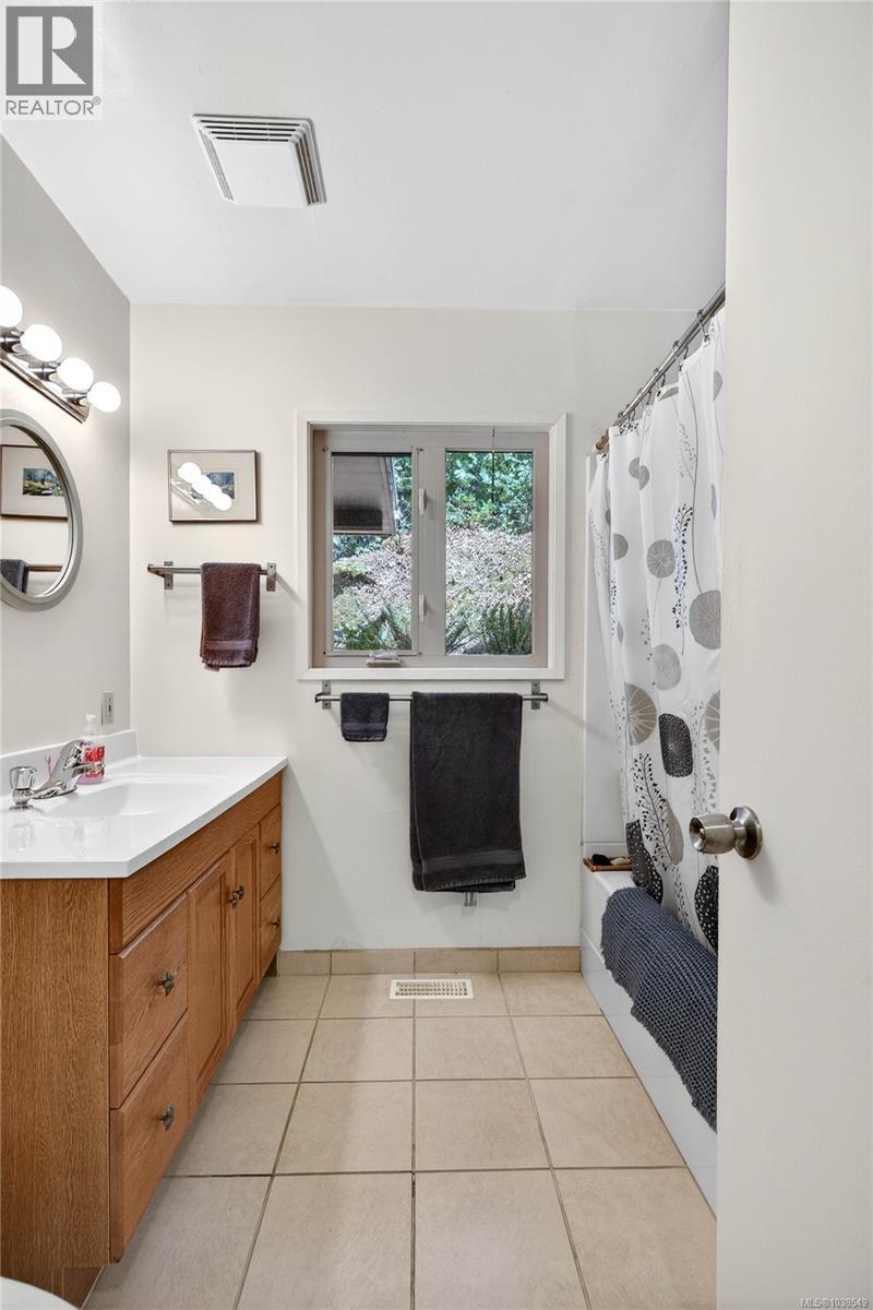 654 Vesuvius Bay Rd - 20