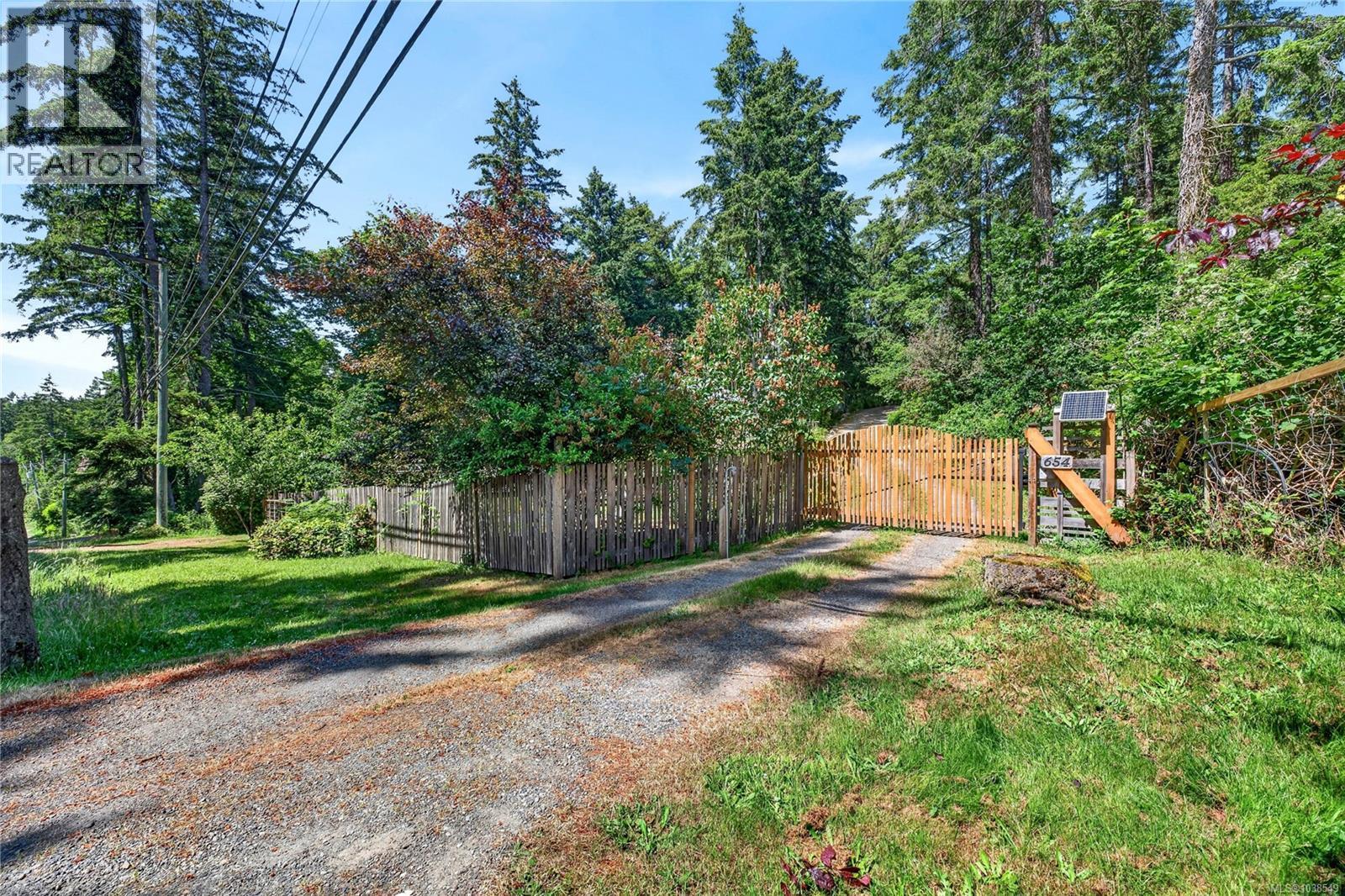 654 Vesuvius Bay Rd - 8