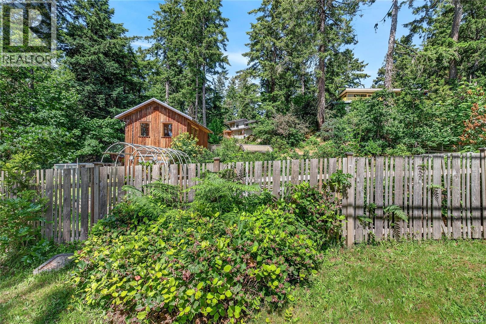 654 Vesuvius Bay Rd - 9