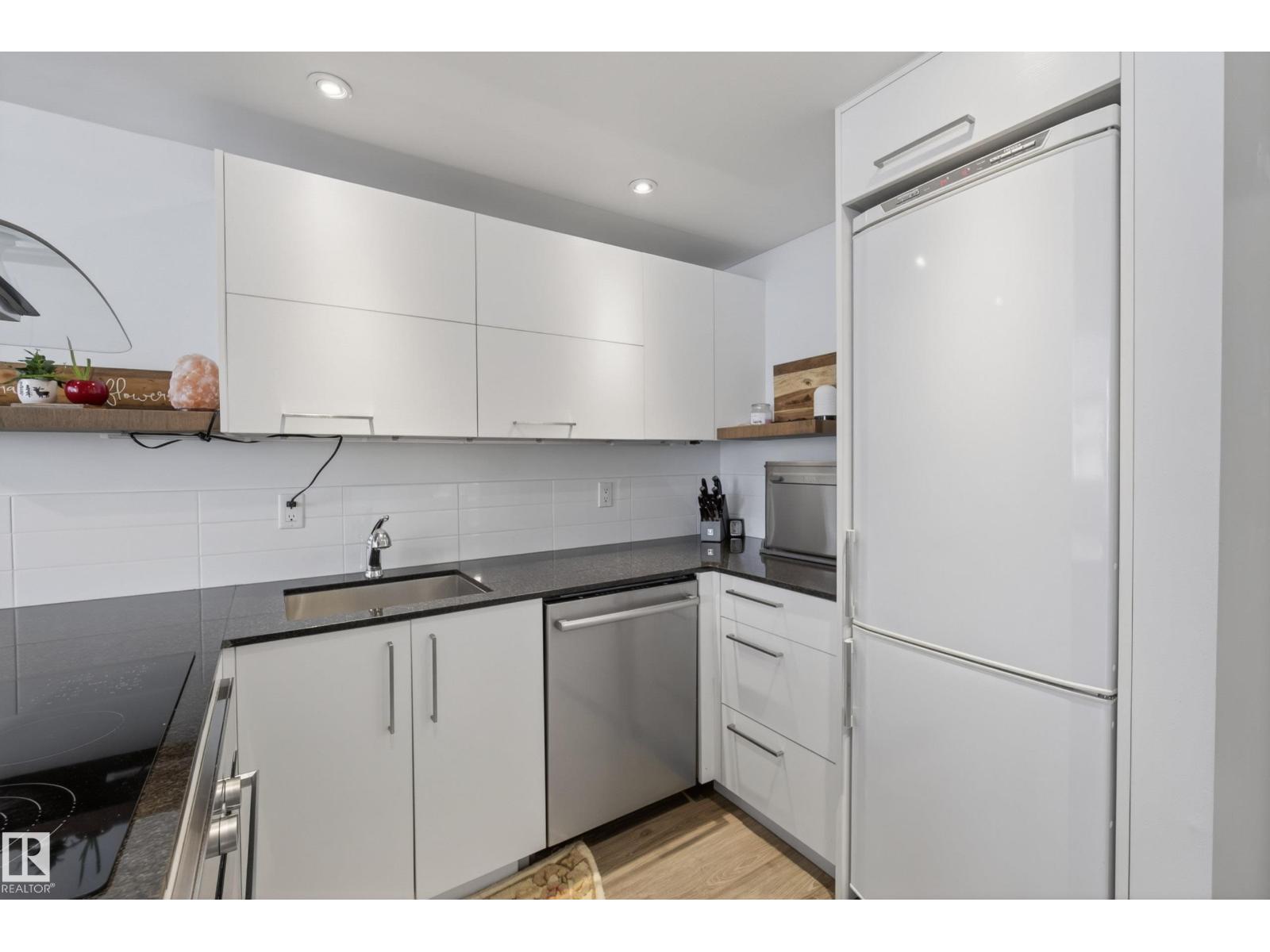 #302 10148 118 ST NW - 14