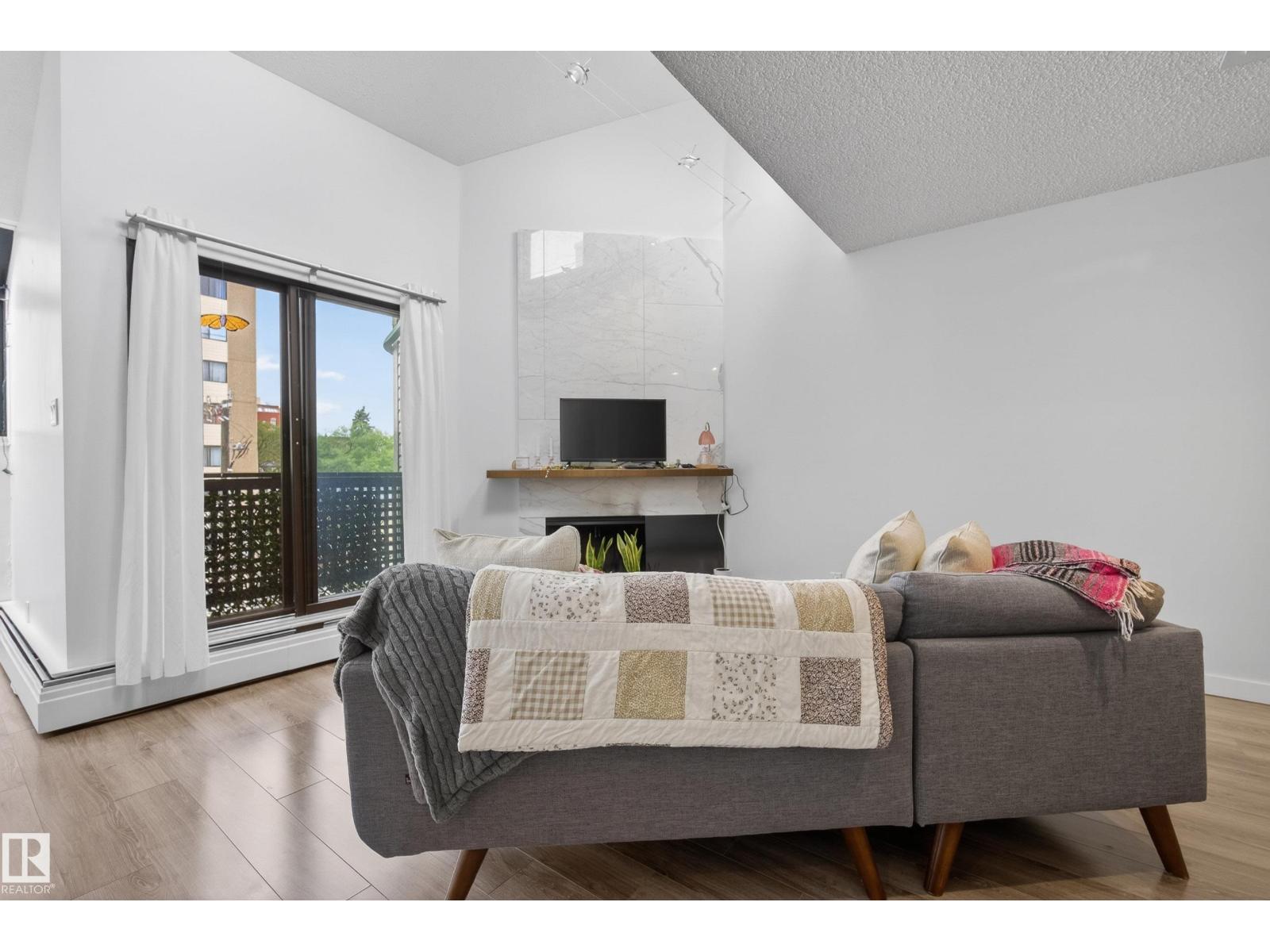 #302 10148 118 ST NW - 15