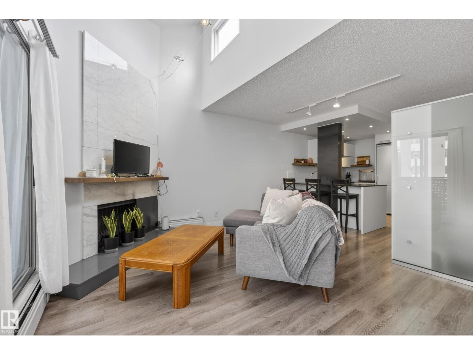 #302 10148 118 ST NW - 17