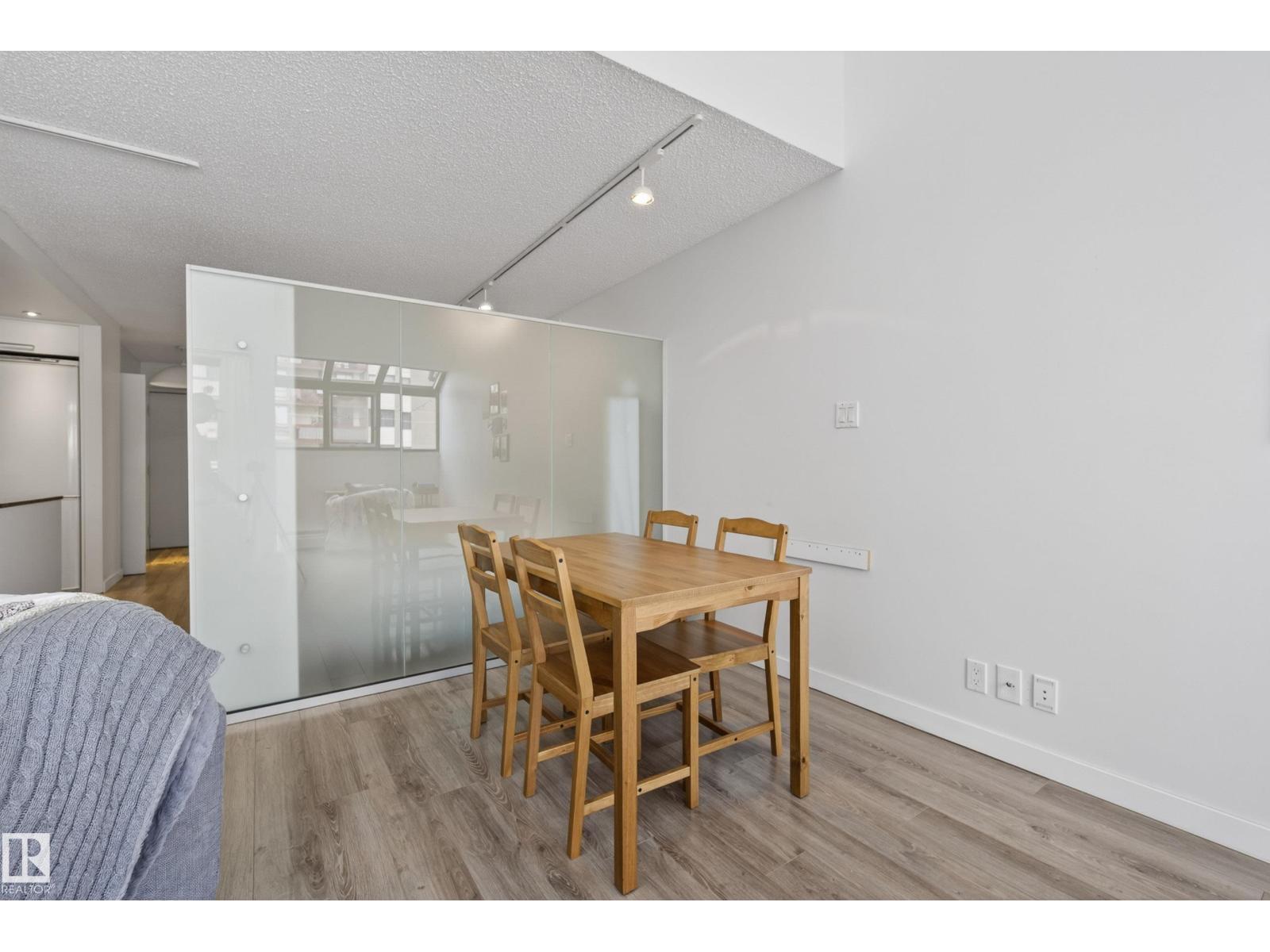 #302 10148 118 ST NW - 18