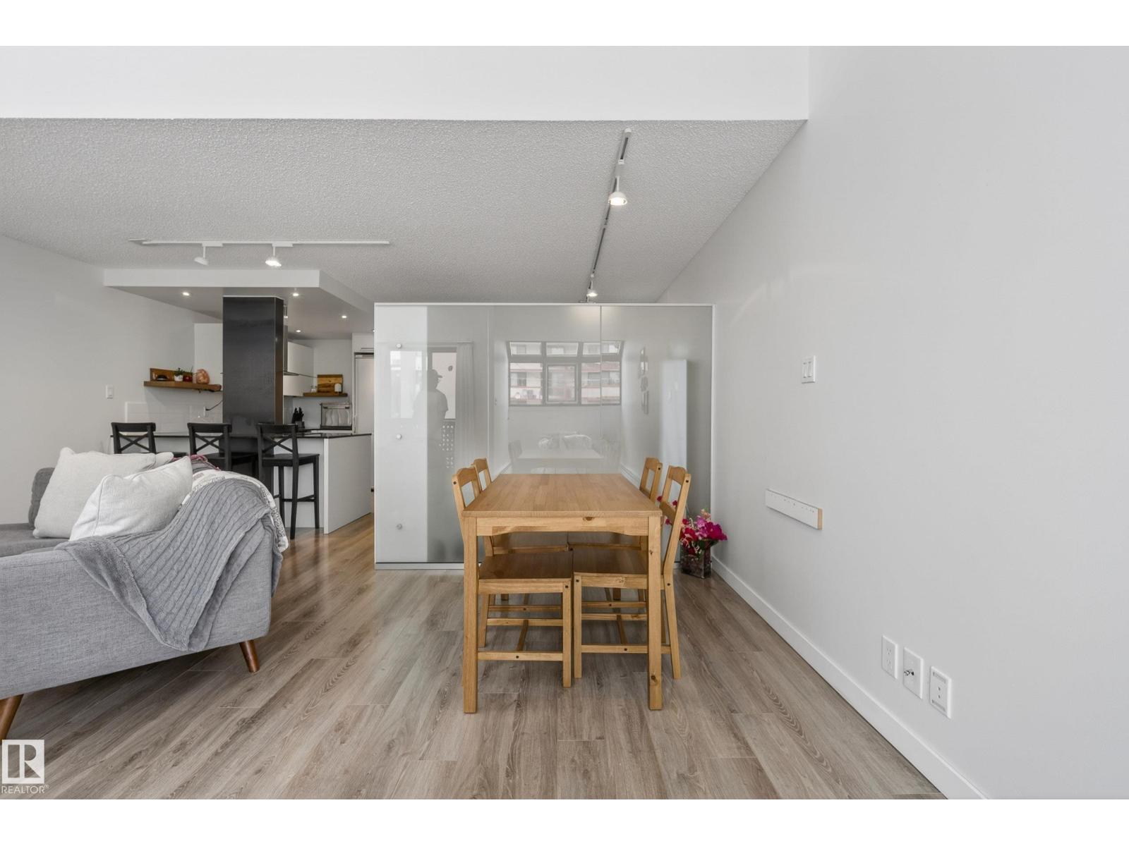 #302 10148 118 ST NW - 19