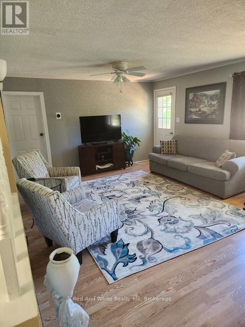 56 HORSESHOE LANE - 16