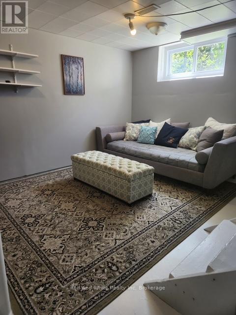 56 HORSESHOE LANE - 29