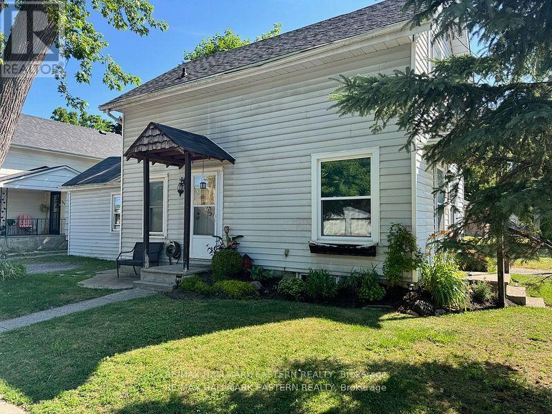 822 ST. MARY'S STREET - 3