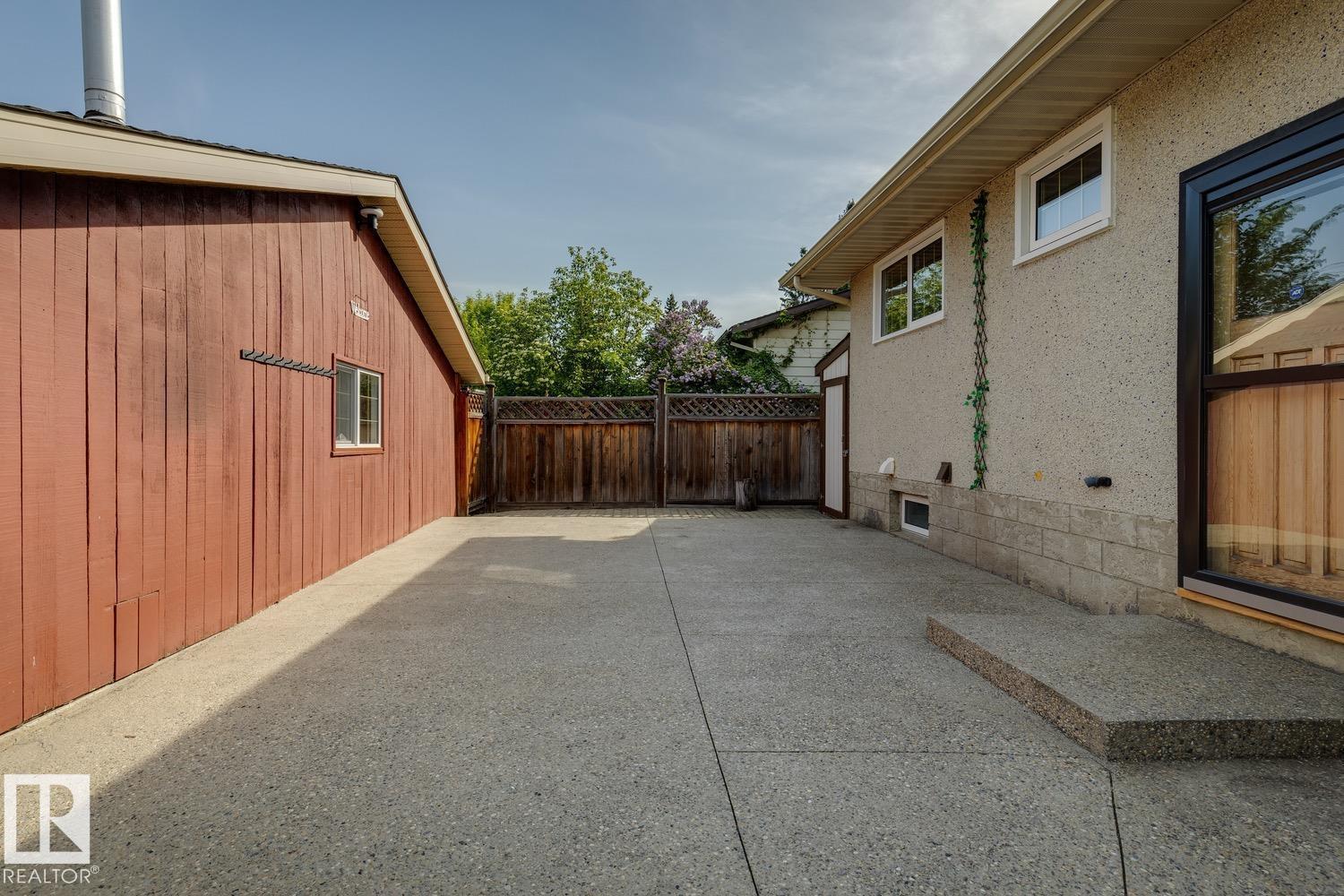 9124 167 ST NW - 24