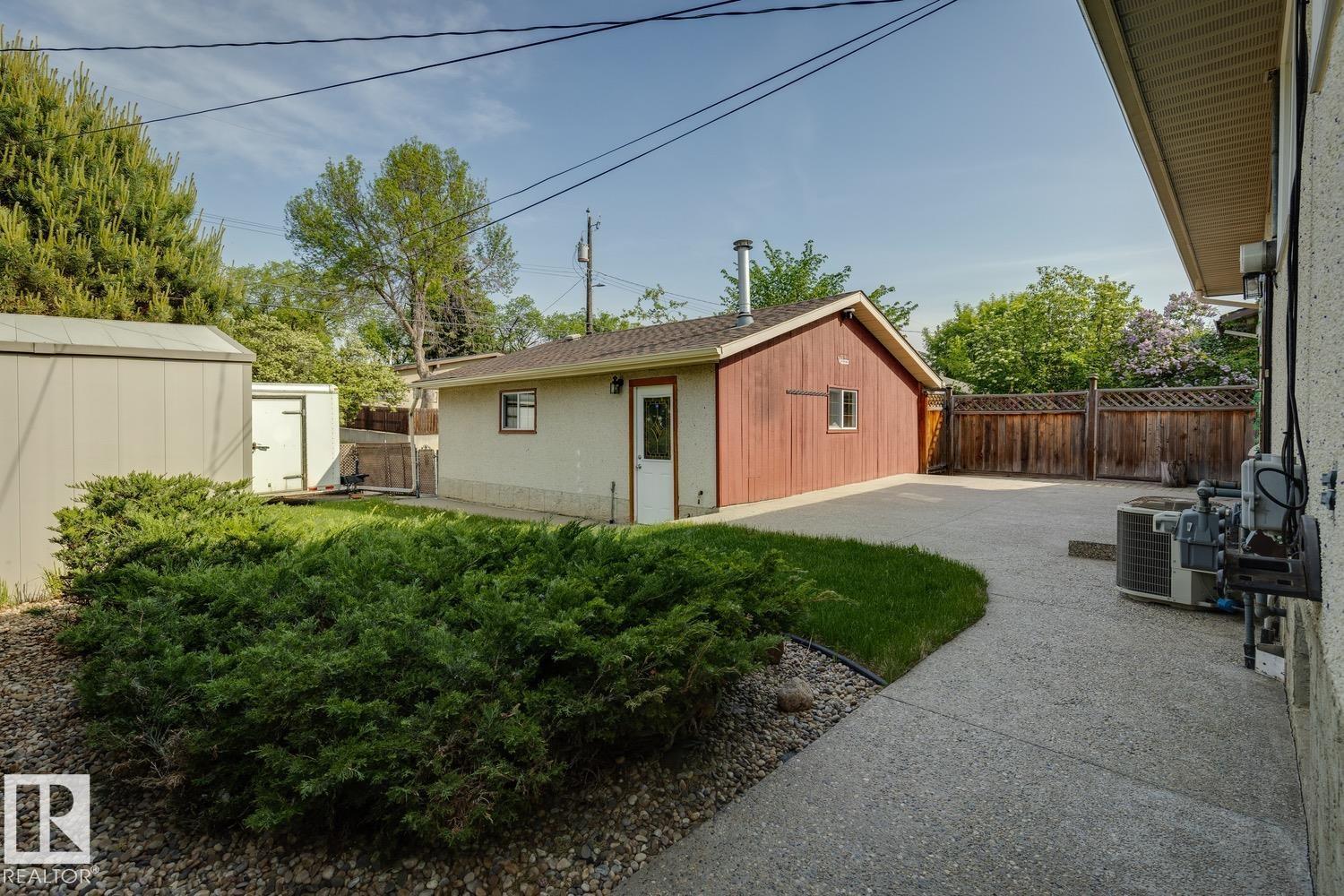 9124 167 ST NW - 21